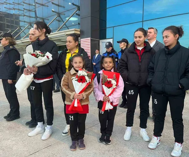 A Milli Kadın Futbol Takımı Sinop’ta Coşkuyla Karşılandı, İsviçre Maçı Öncesi Kamp Başlıyor