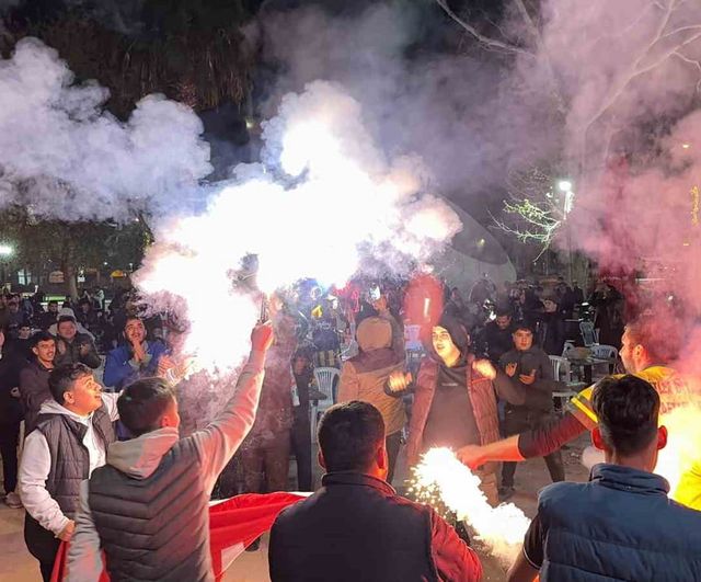 A Milli Takım 2026 Dünya Kupası'na yükseldi — Osmaniye'de meşaleli kutlama