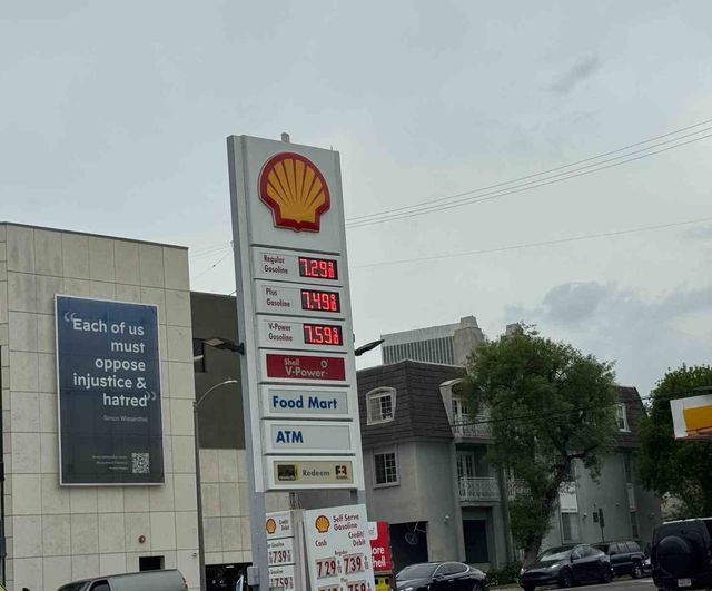 ABD'de benzin fiyatları galon başına 4 doları aştı; petrol fiyatları Trump'ın İran açıklamalarıyla yükseldi