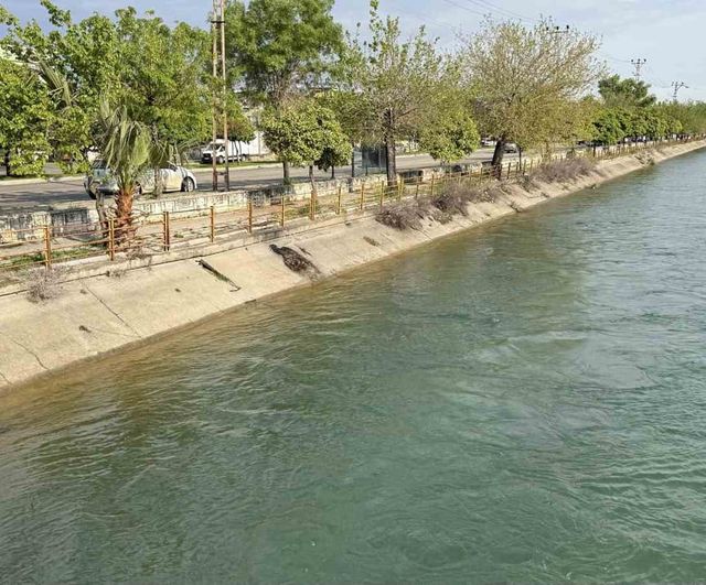 Adana'da sulama kanalına düşen 15 yaşındaki çocuk vatandaşlar tarafından kurtarıldı