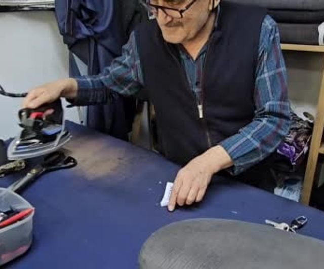 Adilcevazlı Terzi Ayhan Tatar: 52 Yıldır Geleneksel Terziliği Yaşatıyor