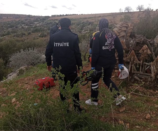 Adıyaman Besni Oyratlı'da traktör devrildi: sürücü Vakıf Önder (65) yaşamını yitirdi