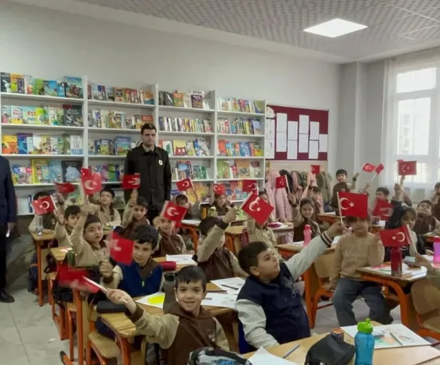 Adıyaman'da 1. Sınıf Öğrencilerinden 'İlk Mektubum Mehmetçiğe' Etkinliği