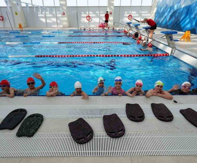 Akçaabat’ta Yarı Olimpik Havuzda Çocuklara Yönelik Yüzme Kursları — Başkan Ekim Ziyareti
