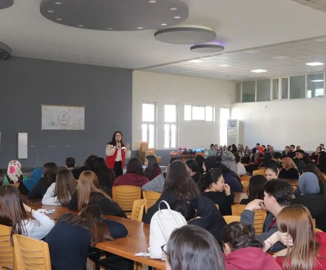 Akhisar'da 'Kadın Eli Projesi' ile öğrenci ve velilere gıda güvenliği eğitimi