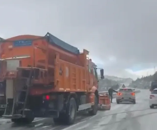 Akseki-Seydişehir karayolunda kar yağışı: Karayolları ve trafik ekipleri müdahale ediyor