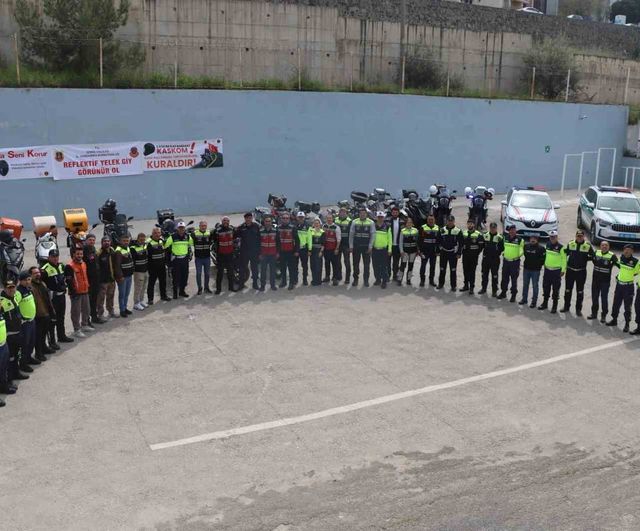 Aliağa'da Jandarmadan Motosiklet Sürücülerine 'Güvenli Sürüş' Eğitimi