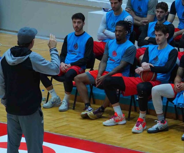 Aliağa Petkimspor'da yardımcı antrenörler değişti: Küçüközkan ve Tamsöz göreve başladı