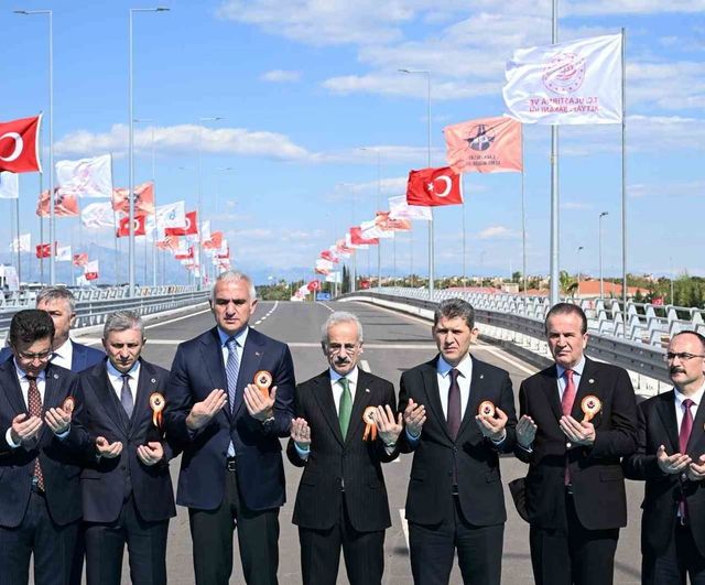 Altınkale Farklı Seviyeli Kavşağı açıldı — Uraloğlu: Döşemealtı trafiğini dur-kalksız akıttık