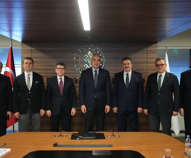 Amasya yöneticileri Bakan Ersoy ile turizm master planını görüştü