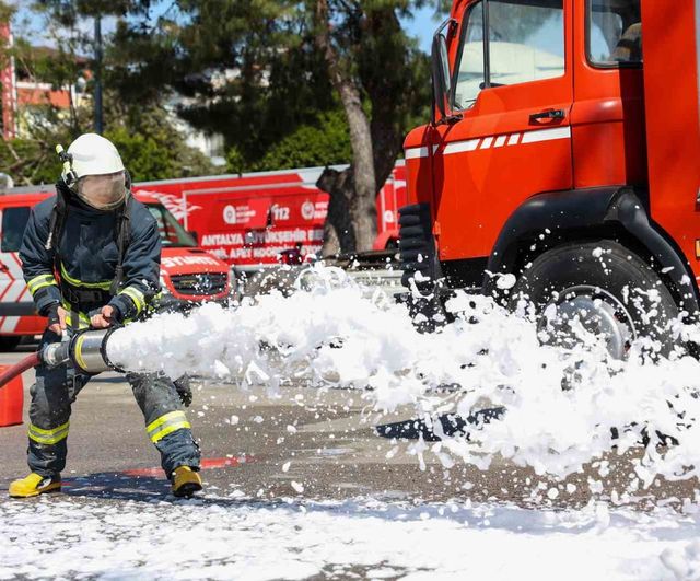 Antalya Büyükşehir Belediyesi İtfaiyesi 45 Yeni İtfaiye Eriyle Gücünü Artırdı