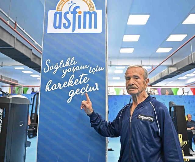 Antalya'da 86 yaşındaki Mustafa Türkkan, ASFİM'de haftada üç gün sporla formunu koruyor