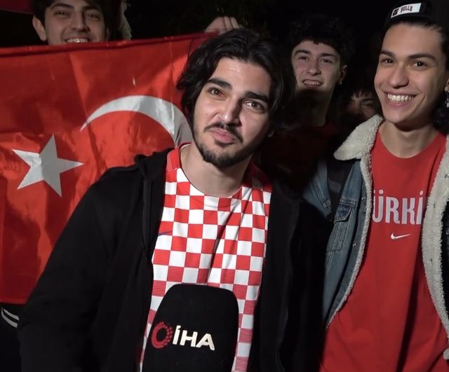 Antalya'da dev ekrandan Türkiye-Kosova maçı izlendi: A Milli Takım 1-0'la FIFA 2026 biletini aldı
