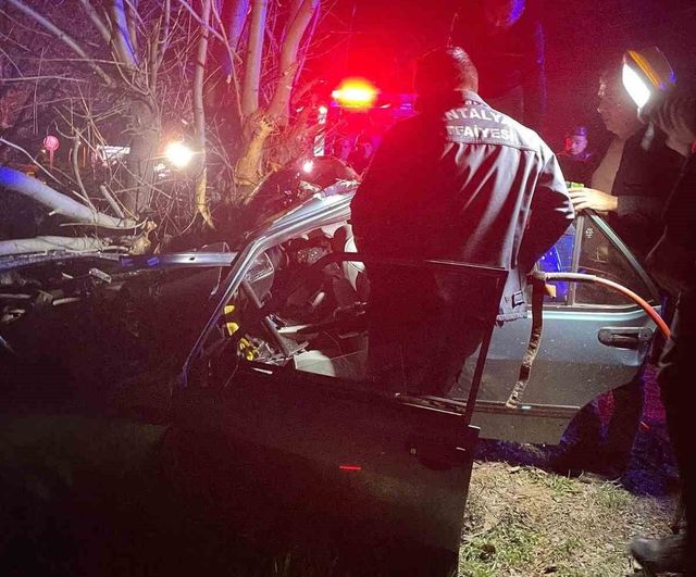 Antalya Korkuteli'de Trafik Kazası: 3 Kişi Hayatını Kaybetti