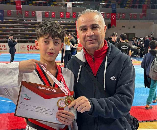 Arabanlı Taekwondocu Ahmet Öztürk, 2025-2026 Yıldızlar Grup Müsabakalarında Şampiyon Oldu