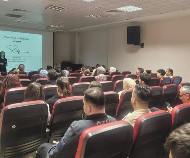 Ayancık Devlet Hastanesi'nde 'Hastalıkta ve Sağlıkta İletişim' eğitimi
