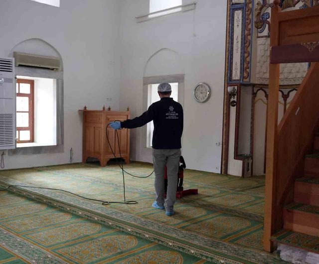 Aydın Büyükşehir camilerde kapsamlı temizlik çalışmalarını sürdürüyor