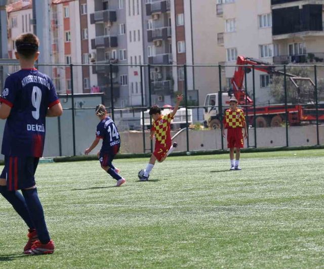 Aydın’da Okul Sporları Küçük Erkekler Futbol Grup Yarışmaları başladı