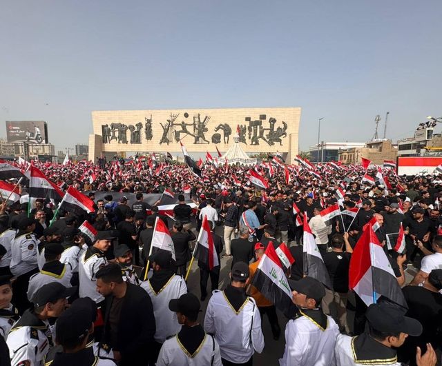 Bağdat ve 12 kentte Sadr çağrısıyla İran'a destek gösterileri