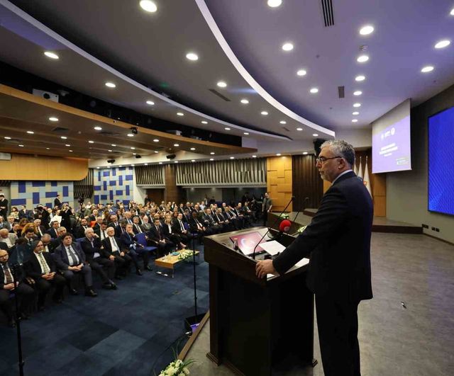 Bakan Işıkhan: Sosyal diyalog ve istişare ile Türkiye’nin potansiyelini zirveye taşıyacağız