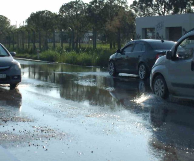 Balıkesir'de sağanak: Burhaniye'de araziler su altında kaldı, rögarlar taştı
