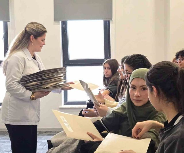 Başkan Çolakbayrakdar: "Hizmetlerimizle okuyan bir nesil yetiştiriyoruz"