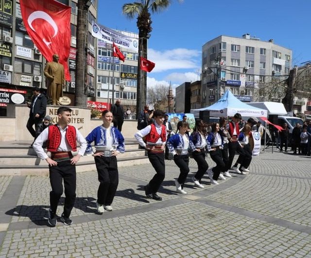 Başkan Mehmet Ertaş, Van'ın Kurtuluşunun 108. Yıl Dönümünde Edremit'te Vatandaşlarla Buluştu