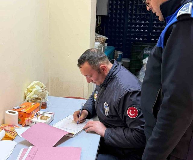 Bayburt’ta market denetimleri: tarihi geçmiş ürünler imha edildi, yasal işlem başlatıldı