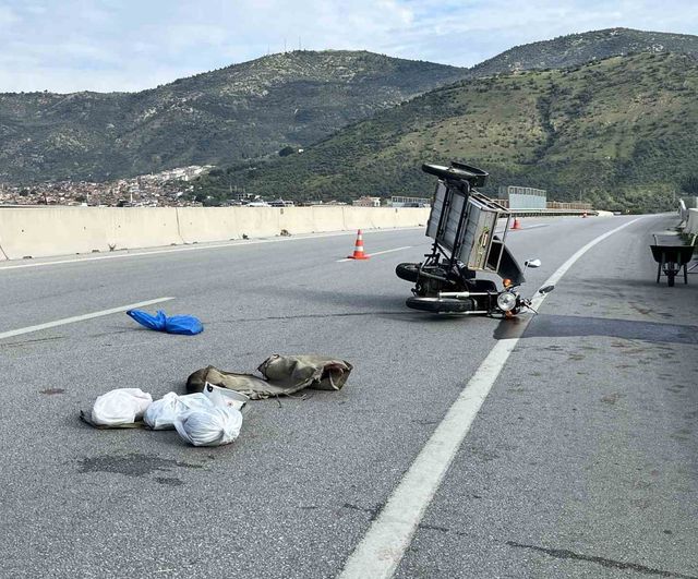 Bayındır'da otomobil ile sepetli motosiklet çarpıştı: Sürücü yaralandı