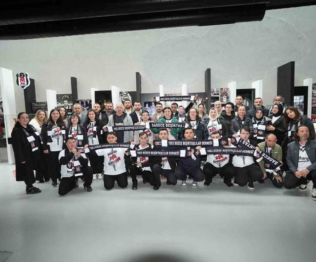 Beşiktaş yöneticileri Düzce Kusursuz Kafe'de çalışan özel bireyleri İstanbul'da ağırladı