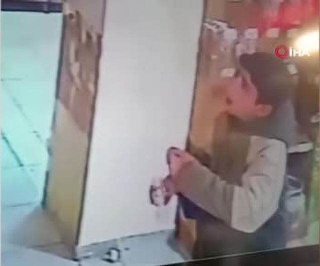 Bolu'da market sahibi Heimlich manevrasıyla boğulma tehlikesi geçiren öğrenciyi kurtardı