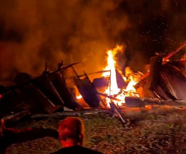 Bolu Mudurnu'da yıldırım samanlığa düştü: Samanlık ve traktör yandı