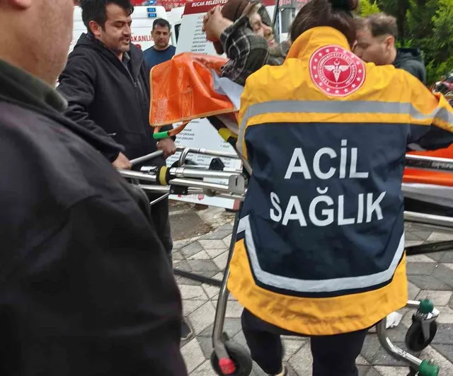 Bucak'ta çay bahçesinde bıçaklı kavga: 1 kişi yaralandı