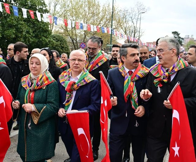 Bursa’da Fetih Coşkusu: 700. Yıl Anma Yürüyüşü ve Törenleri