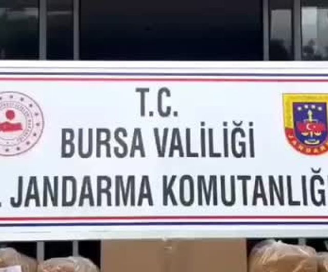Bursa'da kaçak tütün operasyonu: Binlerce makaron ve yüzlerce kilo tütün ele geçirildi