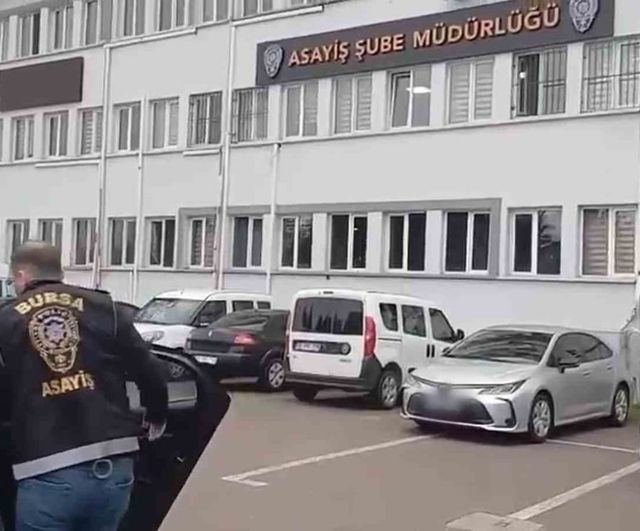 Bursa merkezli operasyonda çeşitli suçlardan aranan 15 şüpheli yakalandı
