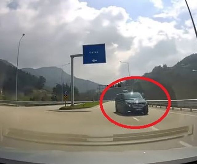 Bursa Orhaneli Karayolu'nda ters yönden gelen minibüs kaza tehlikesi yarattı