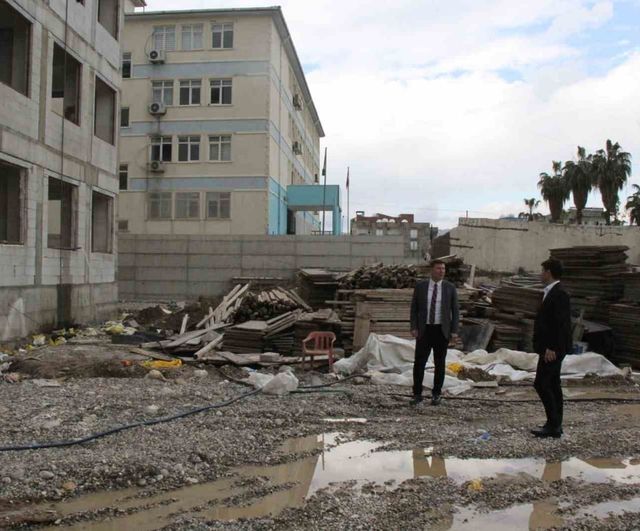 Cizre'de 24 Derslikli Fatih Ortaokulu İnşaatında Yerinde İnceleme