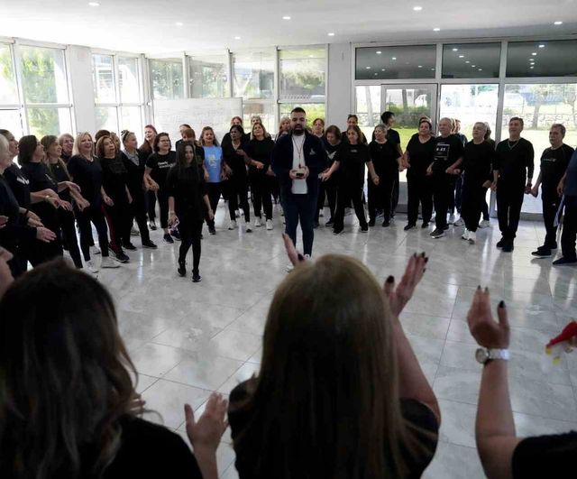 Çukurova'da Halk Oyunları Kursları: Ceren Özdemir Müzik Atölyesi'nde Kültürel Miras Korunuyor