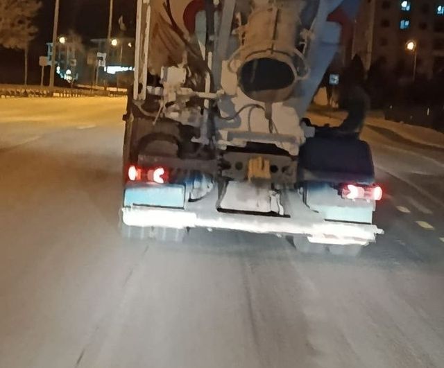 Denizli'de mikserin 1 kilometrelik güzergâhta beton dökmesi sonucu firmaya 191 bin 867 TL ceza