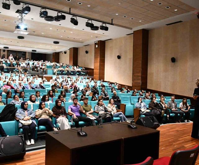 Dr. Dilek Demirezen: Kanser Tedavisinde Şefkatin Önemi