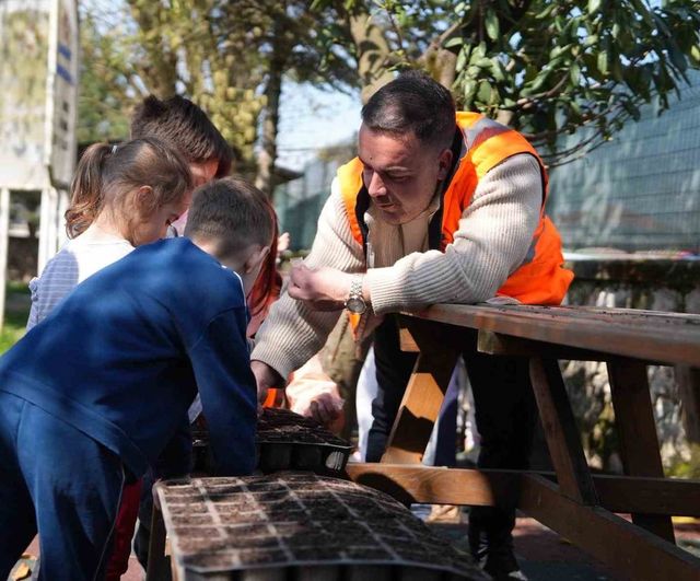 Düzce Belediyesi'nden Anaokulu Öğrencilerine Peyzaj ve Bitki Yetiştiriciliği Eğitimi