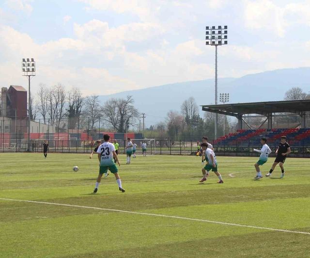 Düzce'de 2026 Okul Sporları Gençler Futbol Grup Müsabakaları Sona Erdi