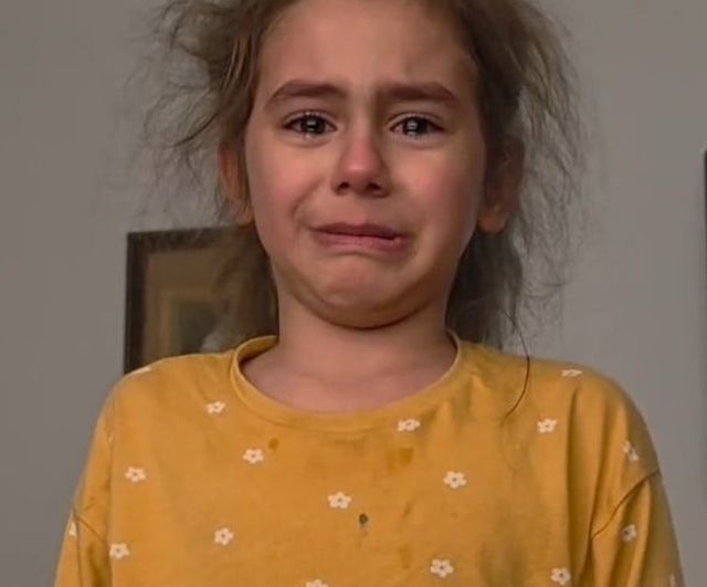 Düzce’de 7 yaşındaki Nazede Solmaz İstiklal Marşı’nı okurken duygulandı