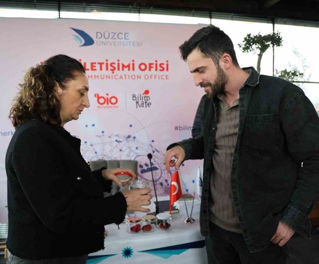 Düzce'de 'Fındığın Gölgesinde Saklı Hazineler' Bilim Kafe'si: Yaban mersini ve diğer doğal ürünler ele alındı