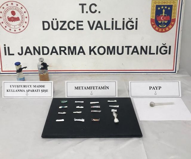 Düzce'de İstanbul'dan getirdiği belirtilen metamfetaminlerle yakalanan şüpheli F.U gözaltında