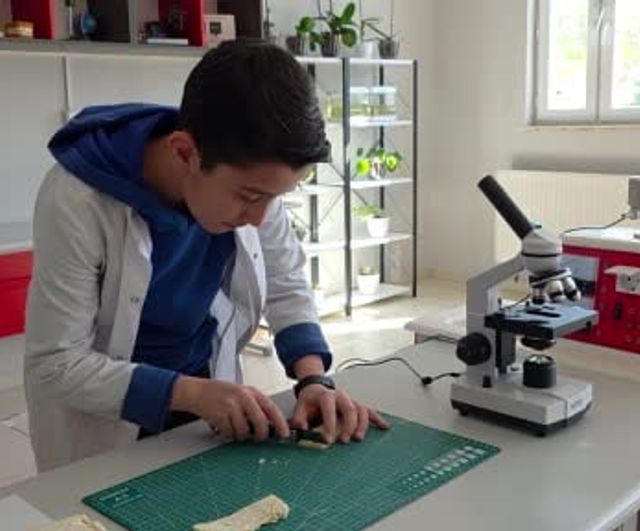 Düzce'de öğrenci, pirinç kabuğundan yüzde 64 daha yüksek performanslı yalıtım malzemesi geliştirdi