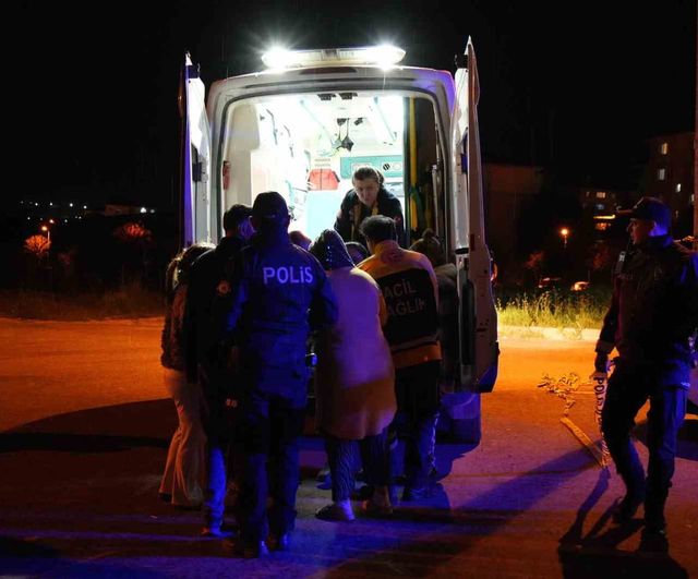 Edirne Barutluk Mahallesi'nde 4. kattaki dairede yangın: İtfaiye müdahalesiyle kontrol altına alındı