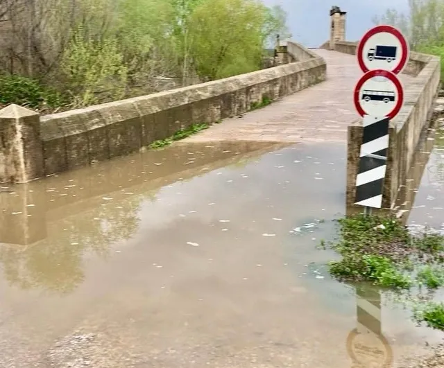 Edirne'de Tunca Nehri taştı: Saraçhane Köprüsü trafiğe kapandı