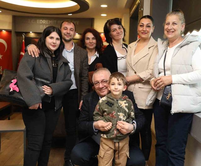 Edremit Belediye Başkanı Mehmet Ertaş, hayvanseverlerle barınak ve sokak hayvanları çalışmalarını değerlendirdi